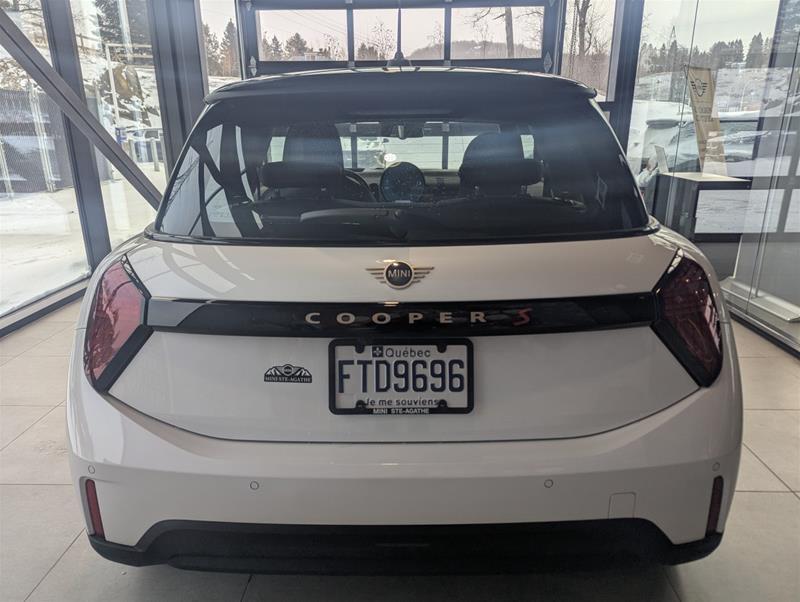 2025 MINI 3 Door - Image 4