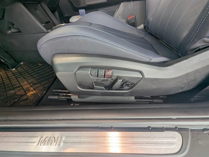 2025 MINI 3 Door - Image 9