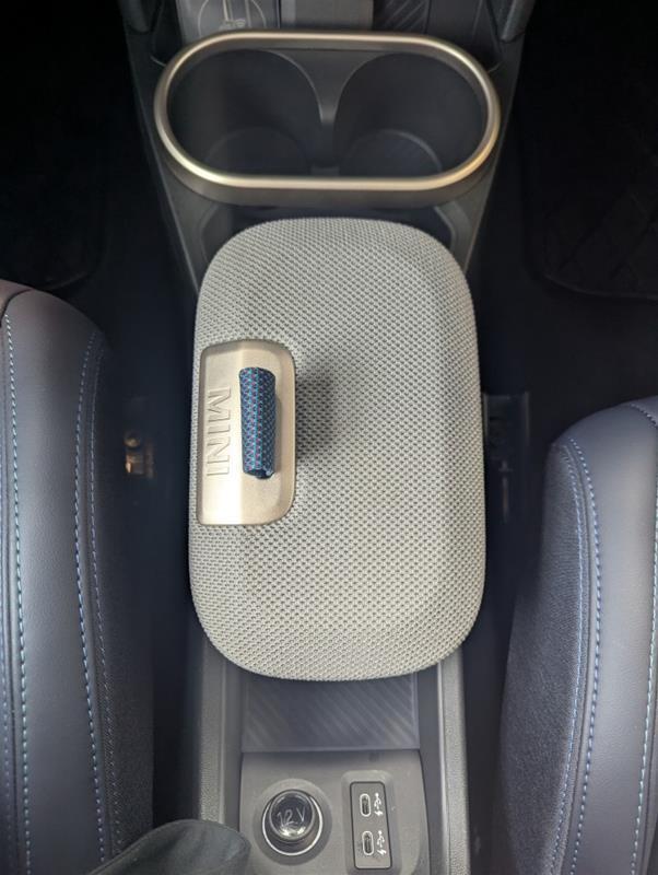 2025 MINI 3 Door - Image 10