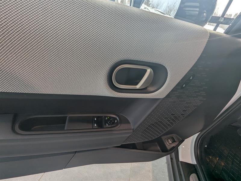 2025 MINI 3 Door - Image 15