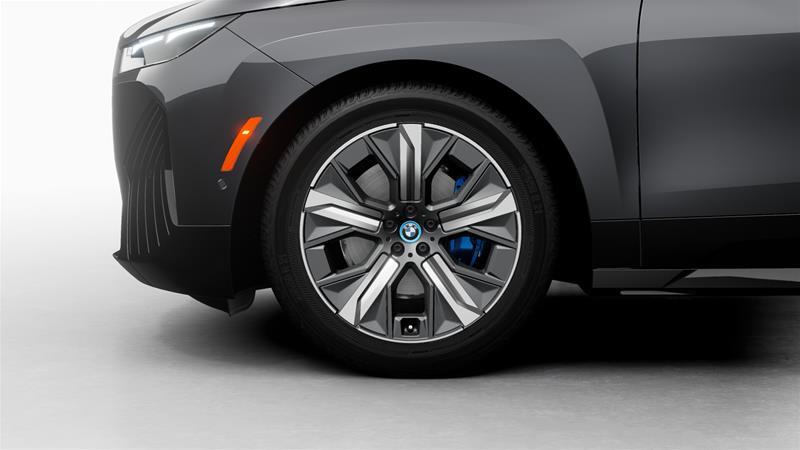 2025 BMW iX - Image 13