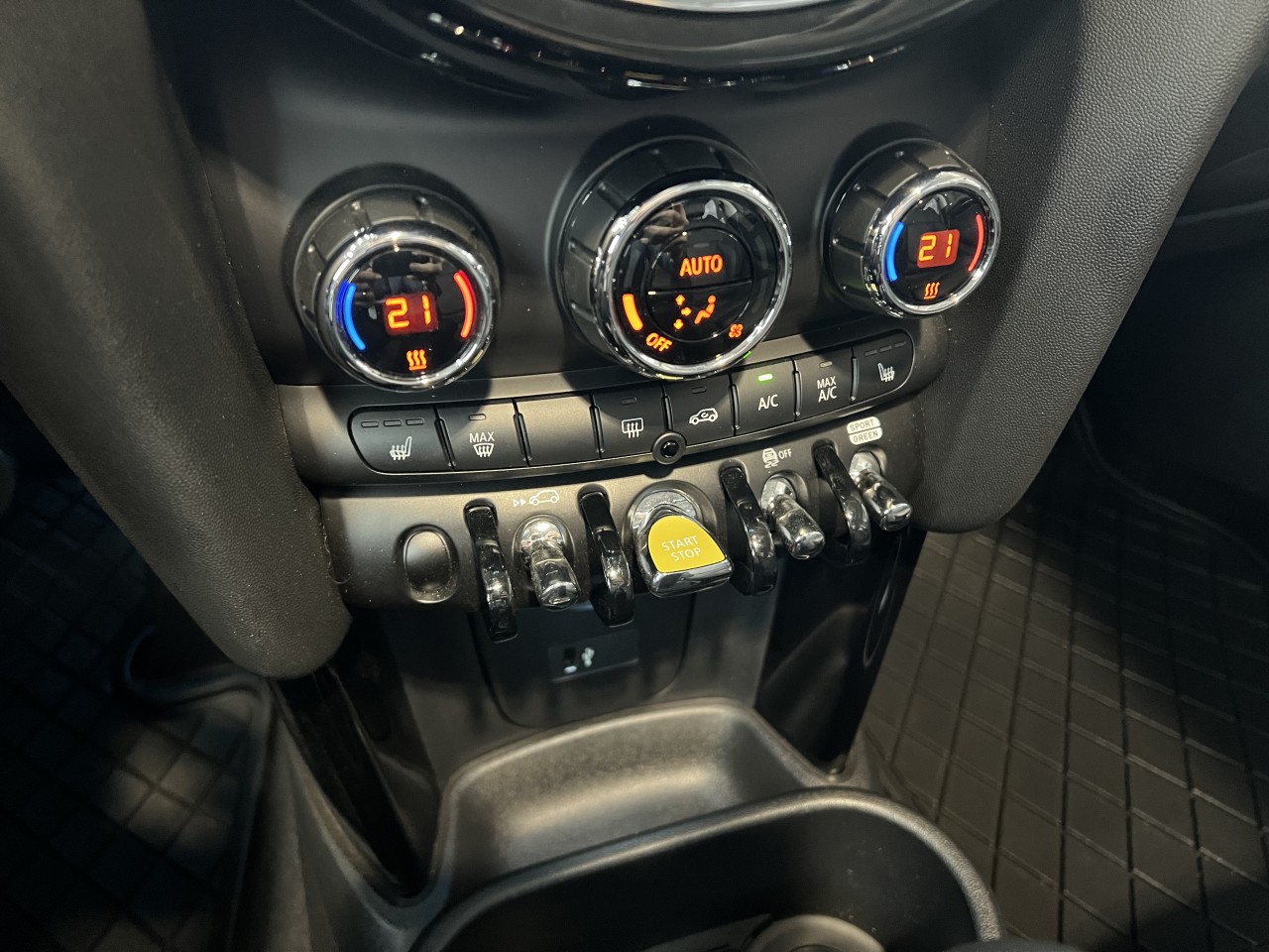 2023 Mini Cooper - Image 19