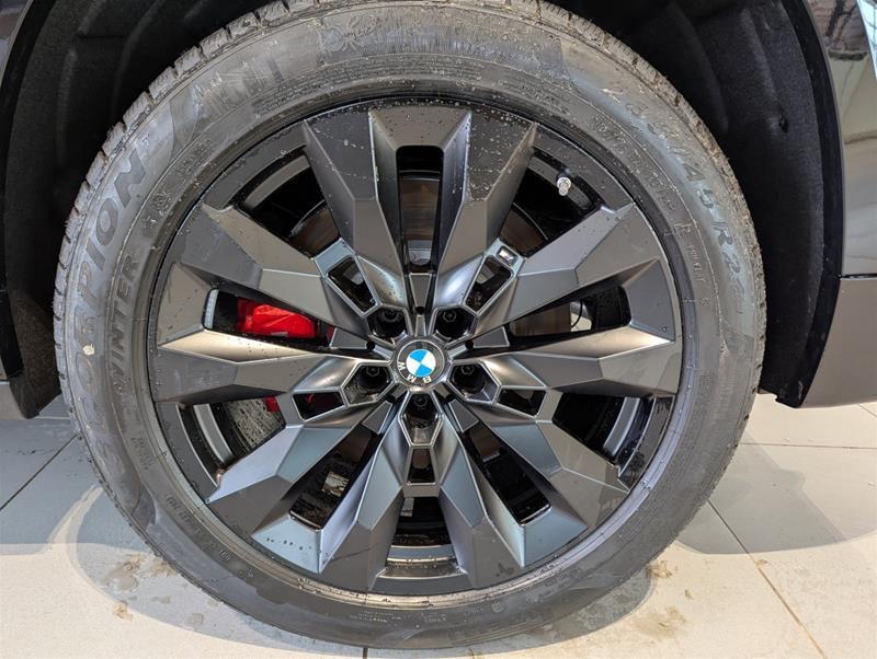 2025 BMW XM - Image 11