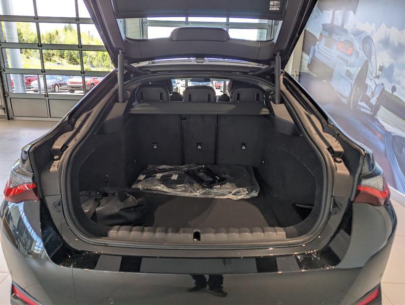 2025 BMW i4 - Image 8