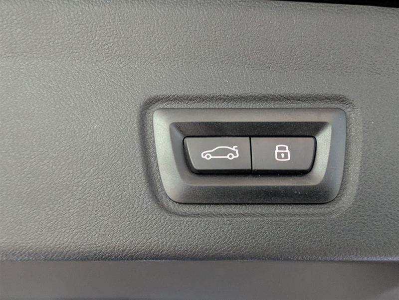 2025 BMW i4 - Image 9