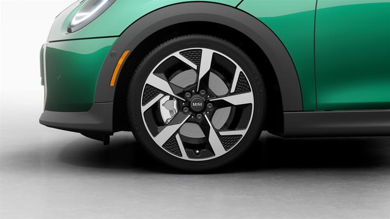 2025 MINI 5 Door - Image 7