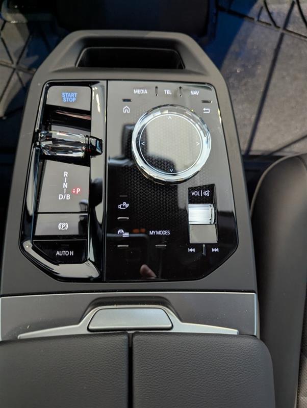 2025 BMW iX - Image 23
