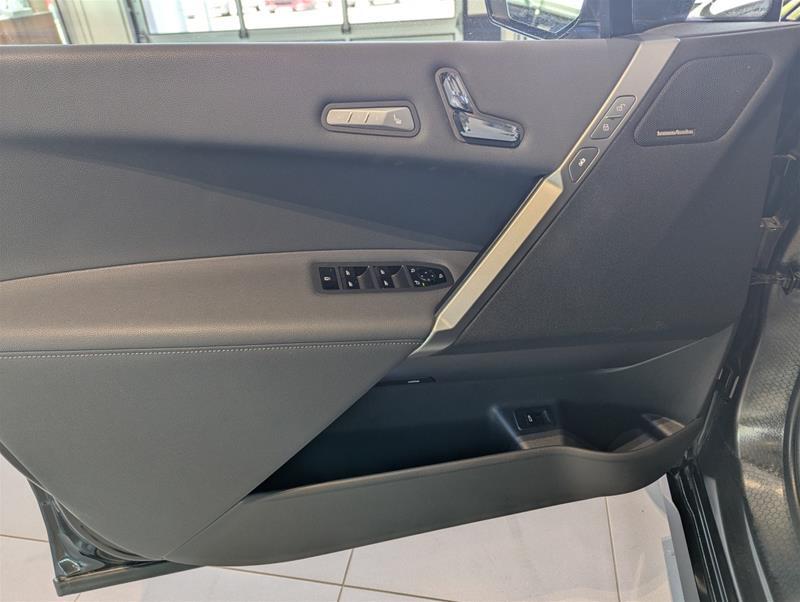 2025 BMW iX - Image 29