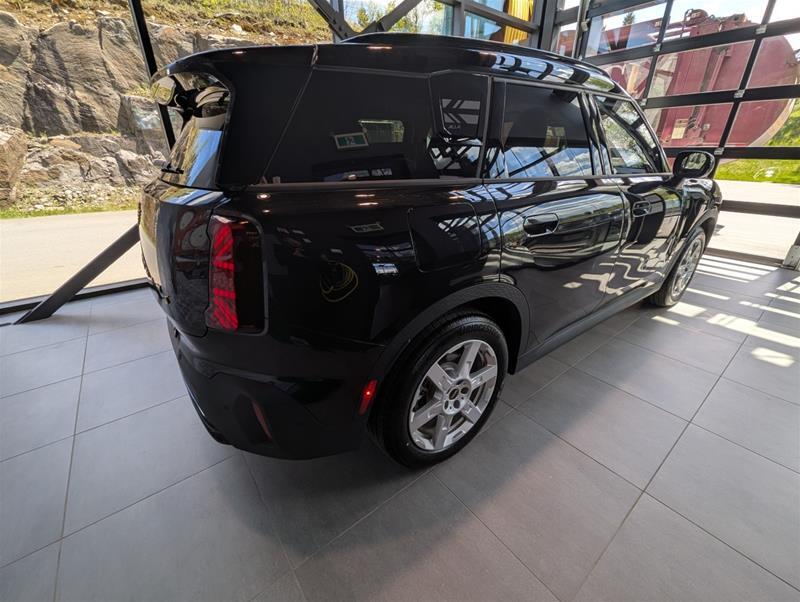 2025 MINI Countryman - Image 12