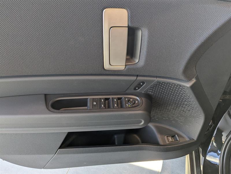 2025 MINI Countryman - Image 18