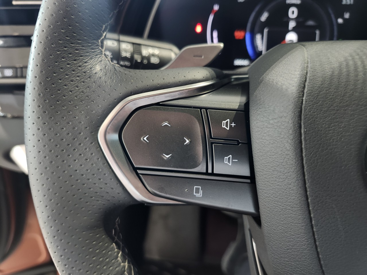 2024 Lexus RX500h - Image 17