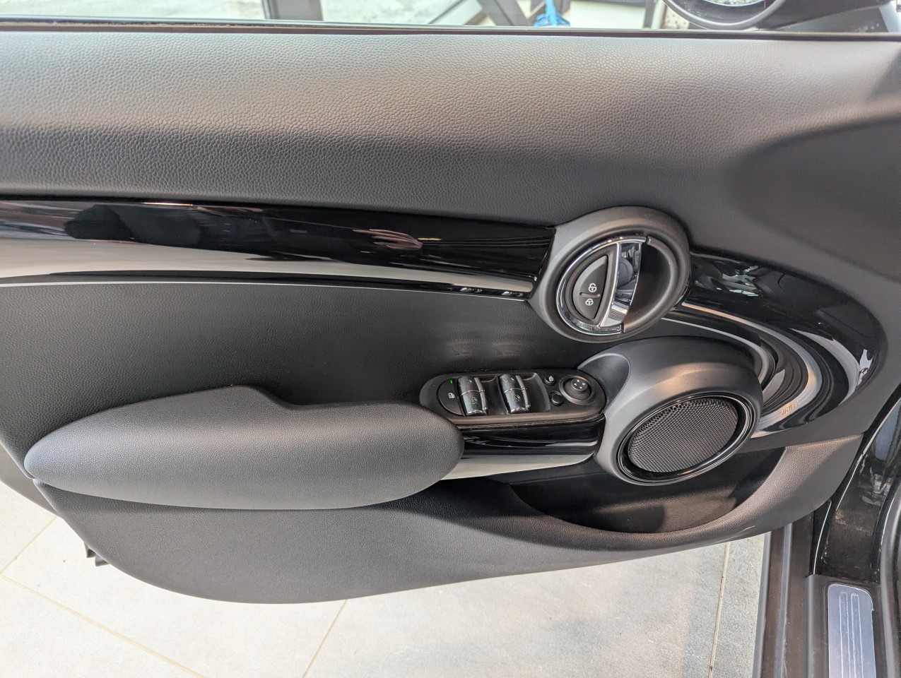 2024 Mini Cooper - Image 10