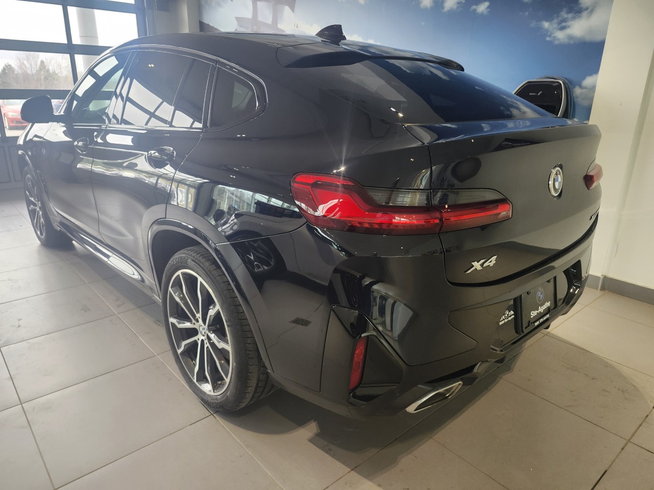 2022 BMW X4 - Image 4