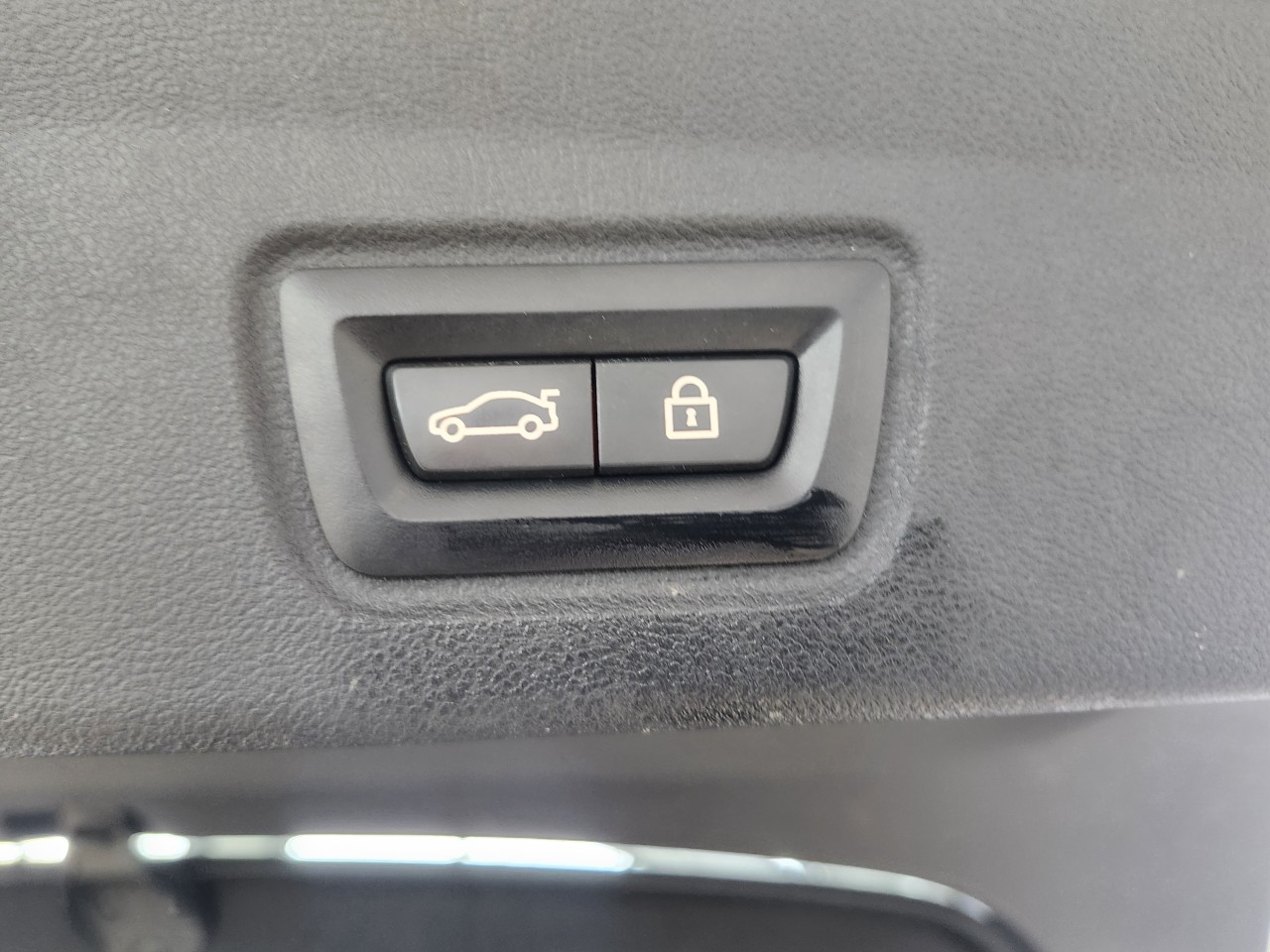 2023 BMW i4 - Image 7