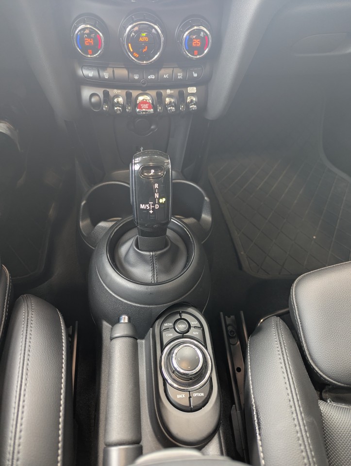 2022 Mini Cooper - Image 20