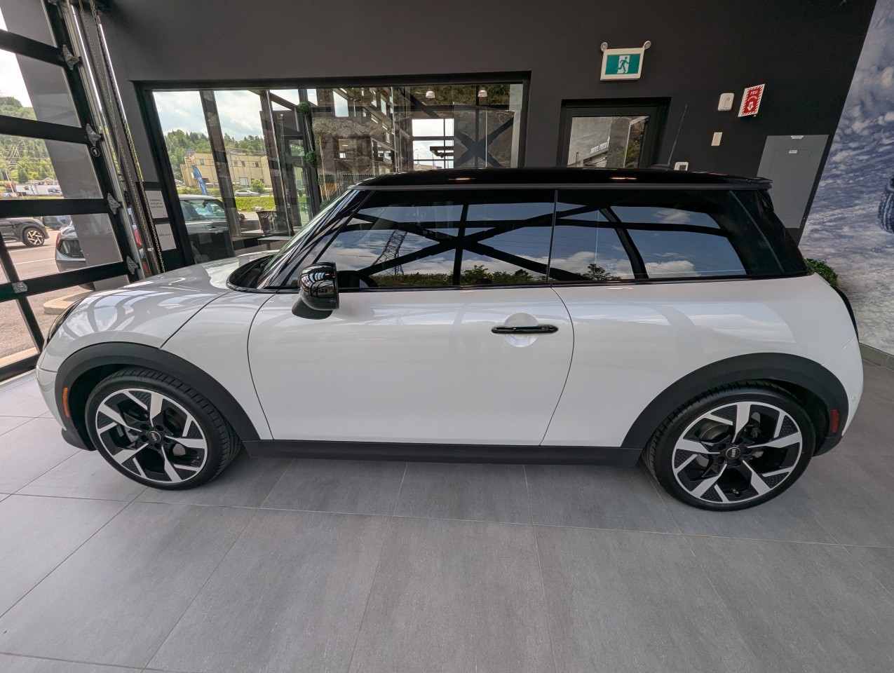 2025 Mini Cooper - Image 4