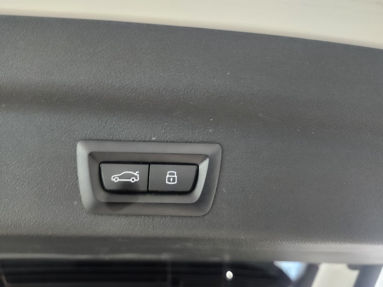 2023 BMW X1 - Image 8