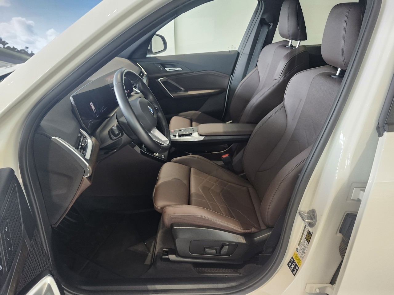 2023 BMW X1 - Image 11