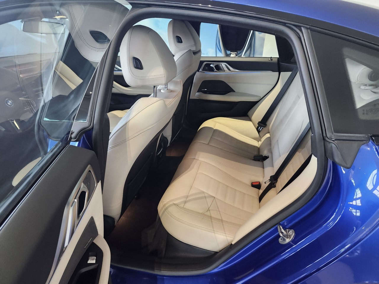 2023 BMW i4 - Image 14