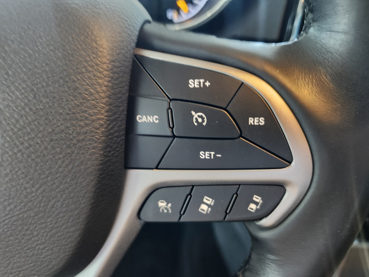 2021 Jeep Grand Cherokee - Image 17