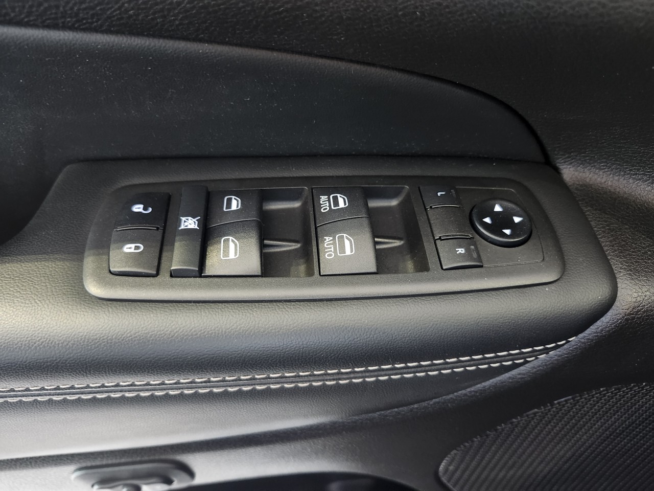 2021 Jeep Grand Cherokee - Image 22