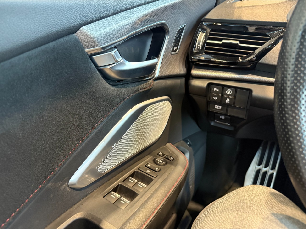 2023 Acura RDX - Image 19