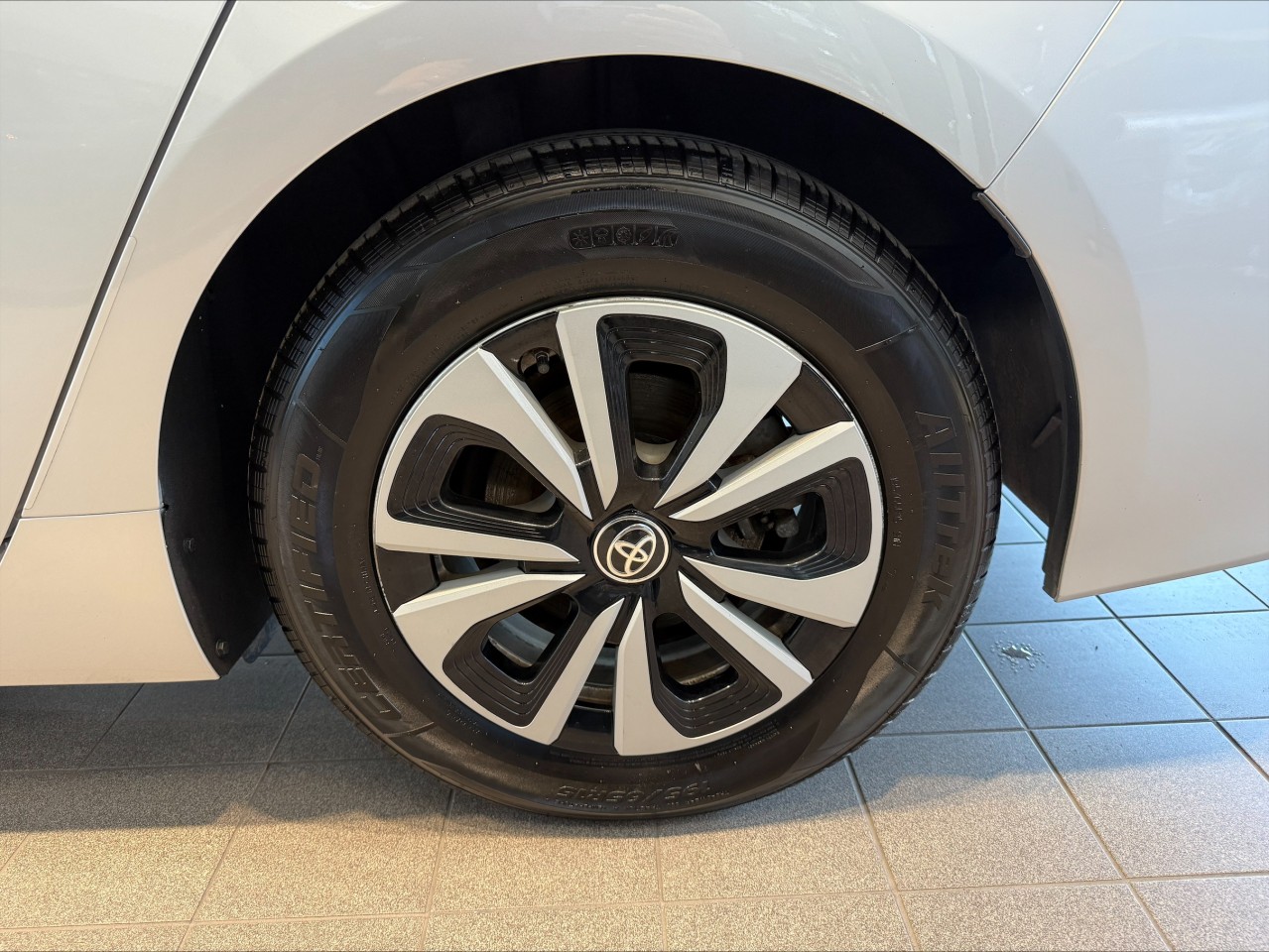 2019 Toyota Prius Prime - Image 8