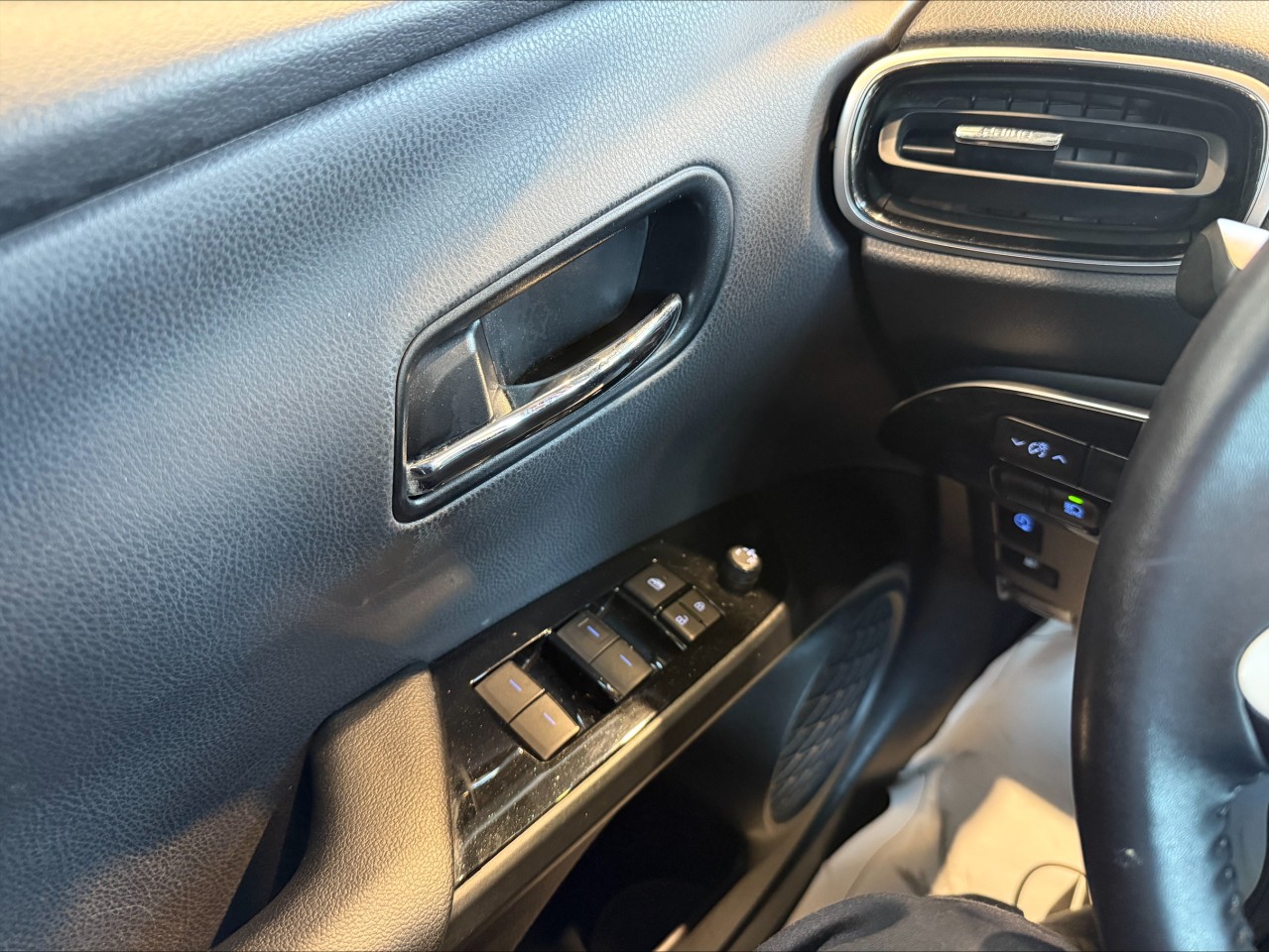 2019 Toyota Prius Prime - Image 15