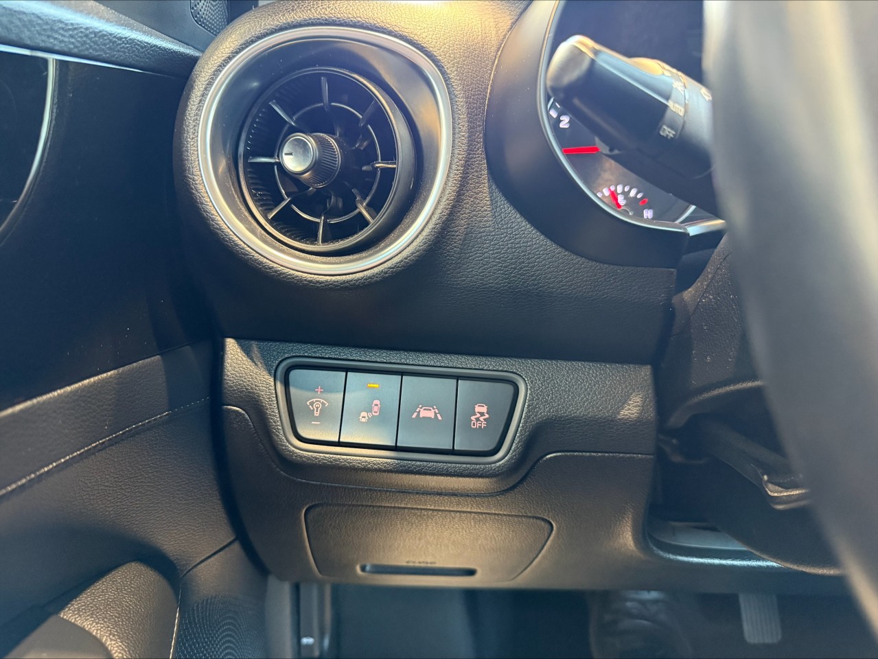 2020 Kia Forte - Image 16