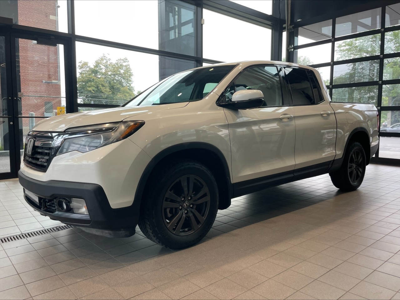 2017 Honda Ridgeline - Image 3