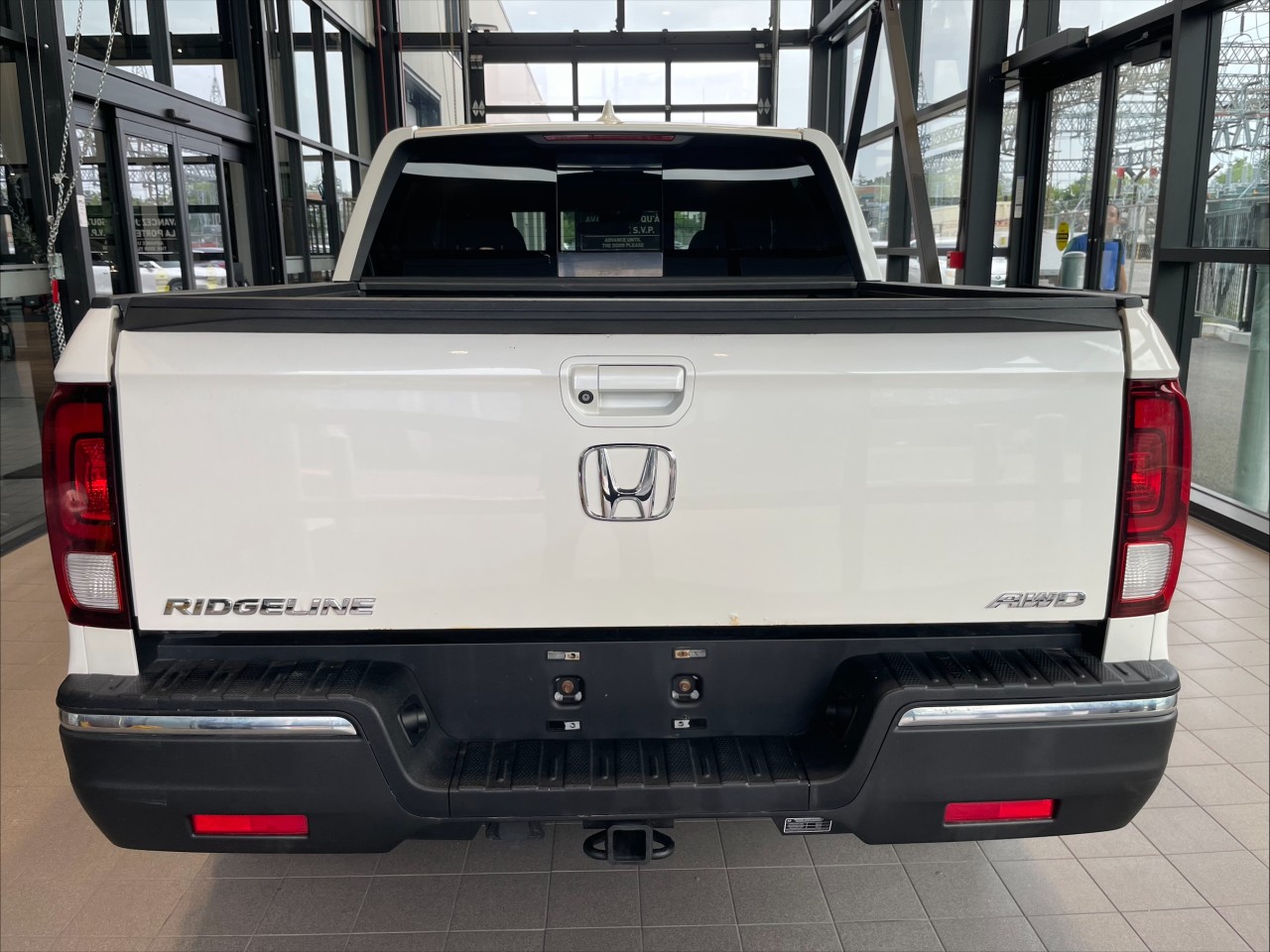 2017 Honda Ridgeline - Image 5