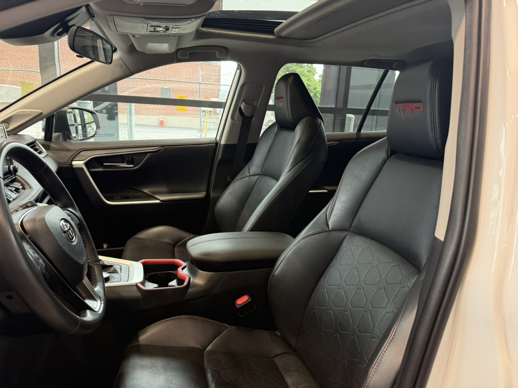 2021 Toyota RAV4 - Image 9