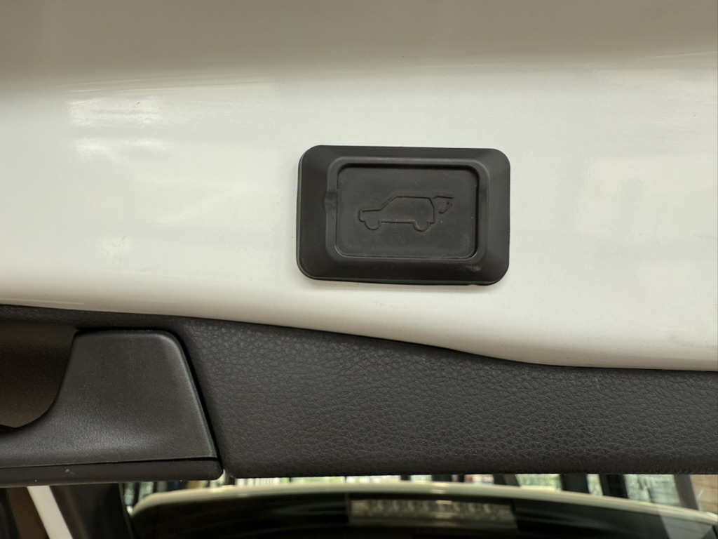 2021 Toyota RAV4 - Image 12