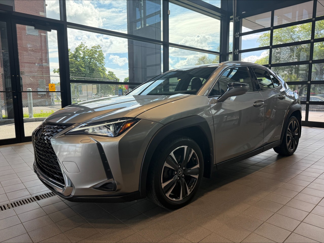 2021 Lexus UX250h - Image 3