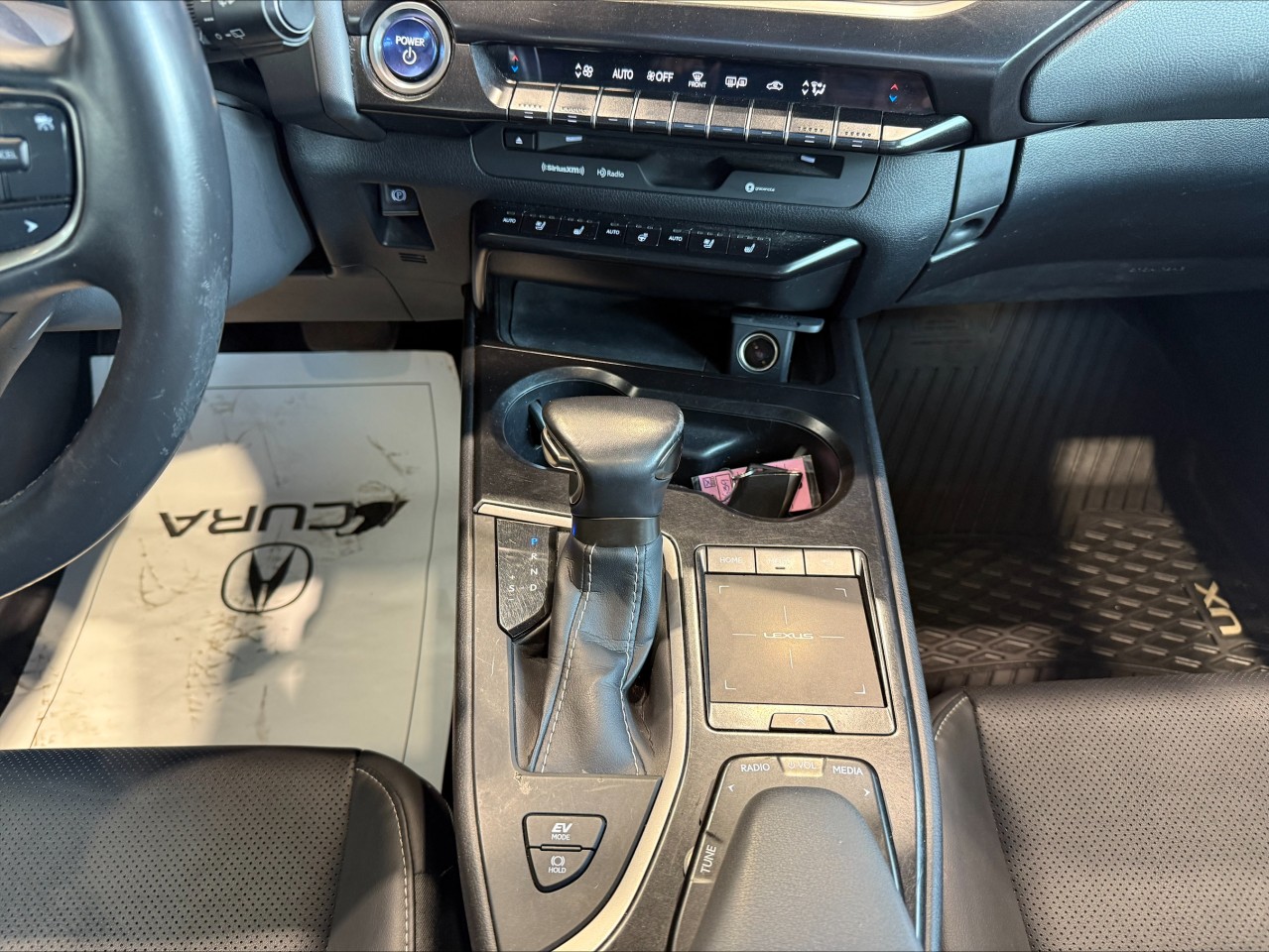 2021 Lexus UX250h - Image 13