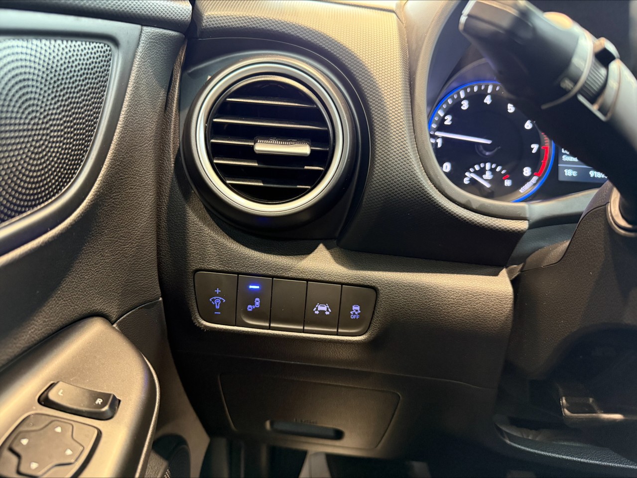 2020 Hyundai Kona - Image 16