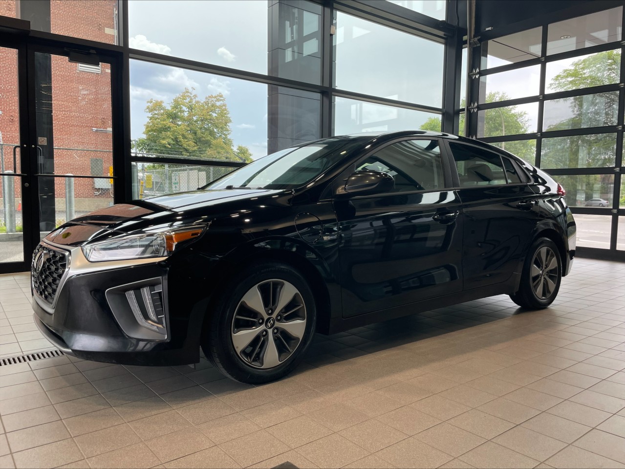 2020 Hyundai Ioniq - Image 3