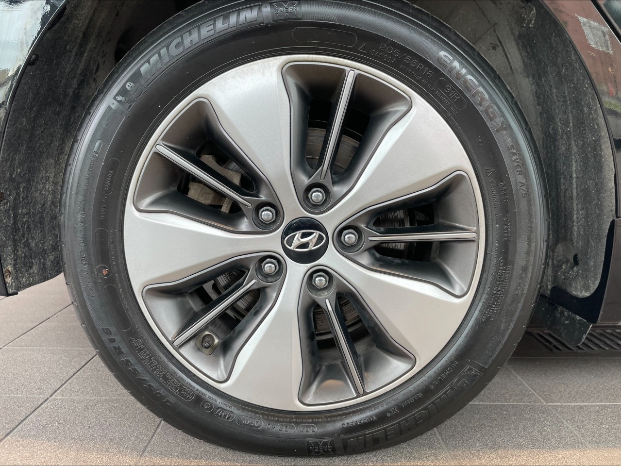 2020 Hyundai Ioniq - Image 7