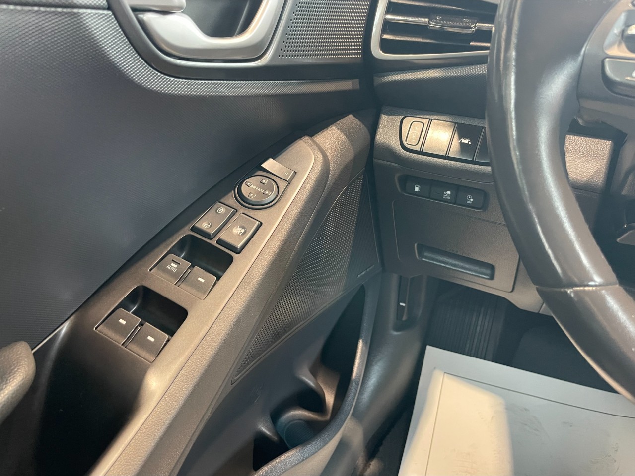 2020 Hyundai Ioniq - Image 17