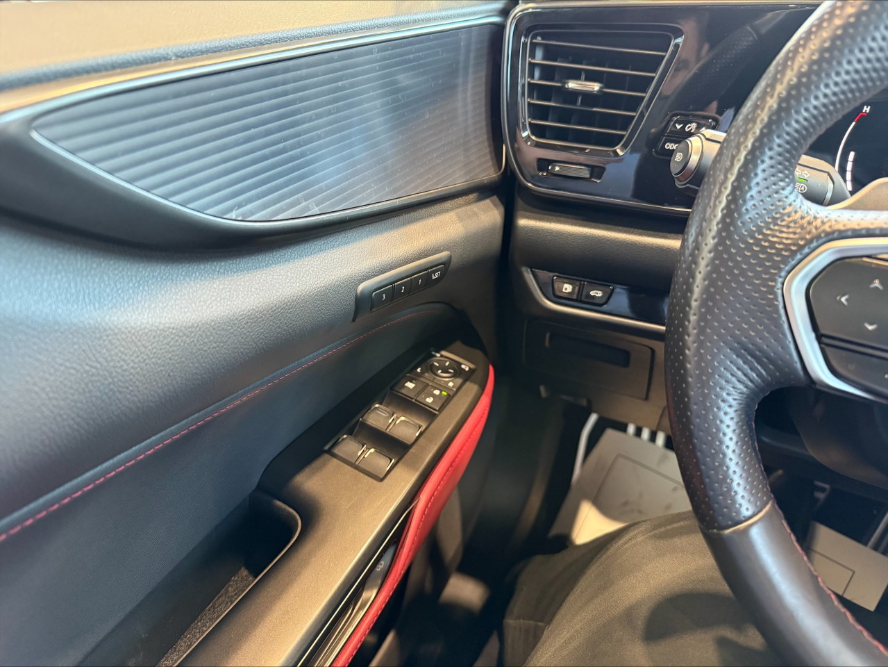 2022 Lexus NX350 - Image 18