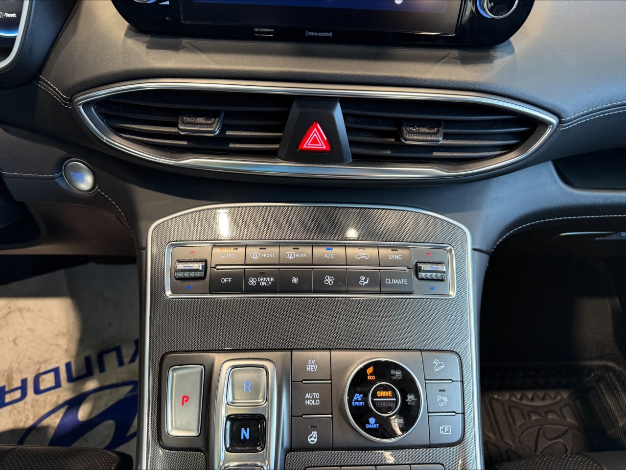 2022 Hyundai Santa Fe - Image 13