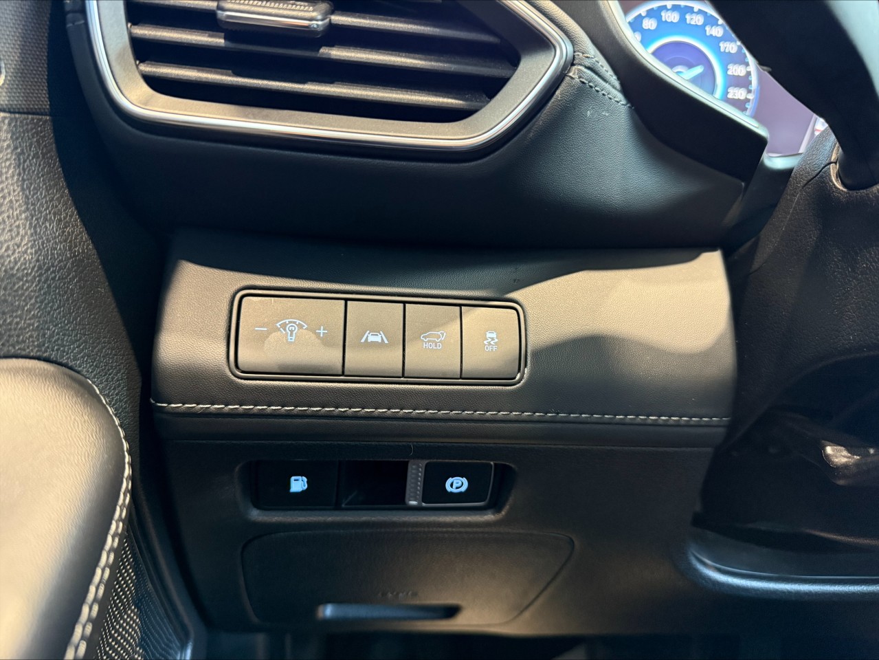 2022 Hyundai Santa Fe - Image 18