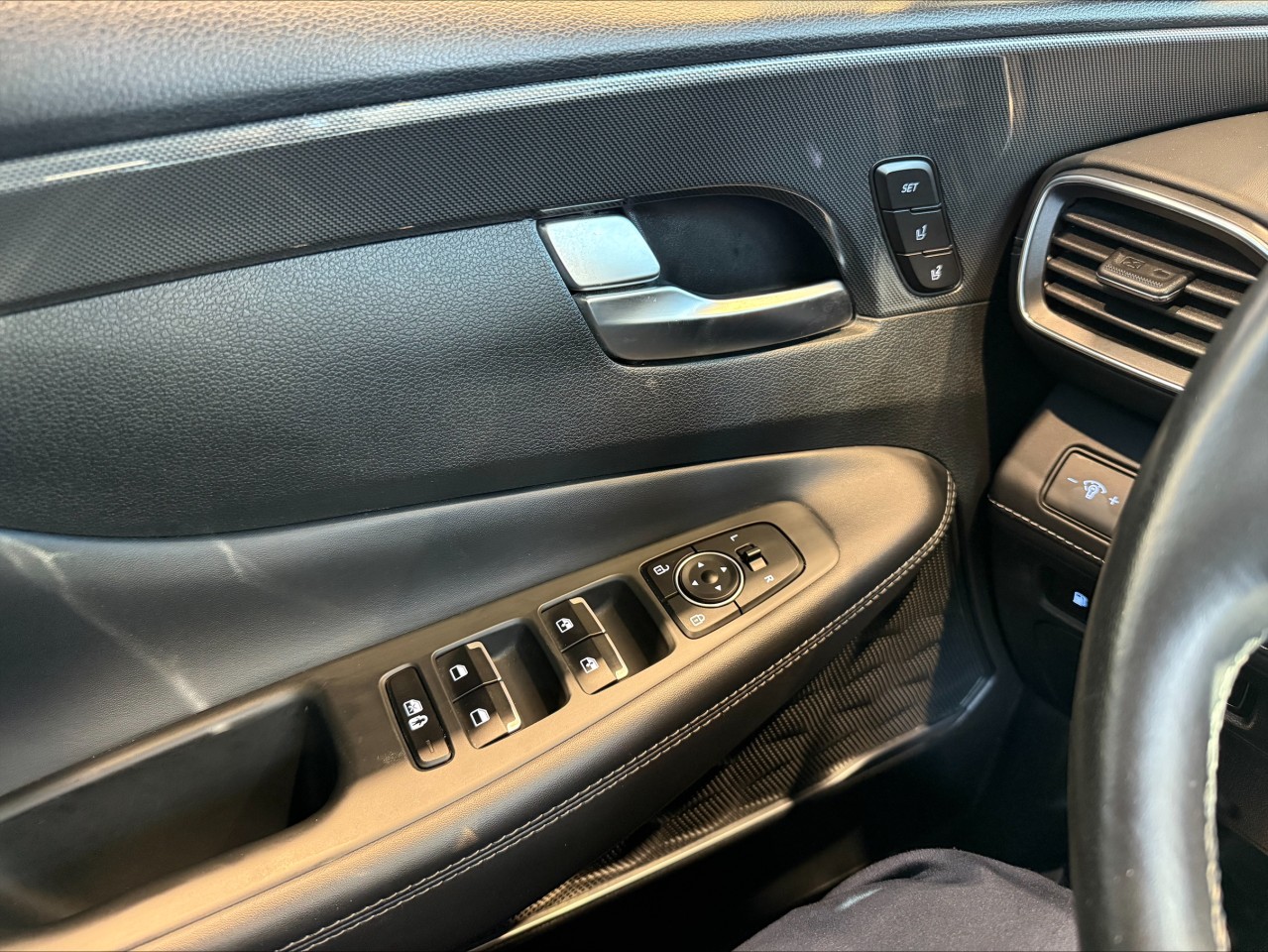 2022 Hyundai Santa Fe - Image 19