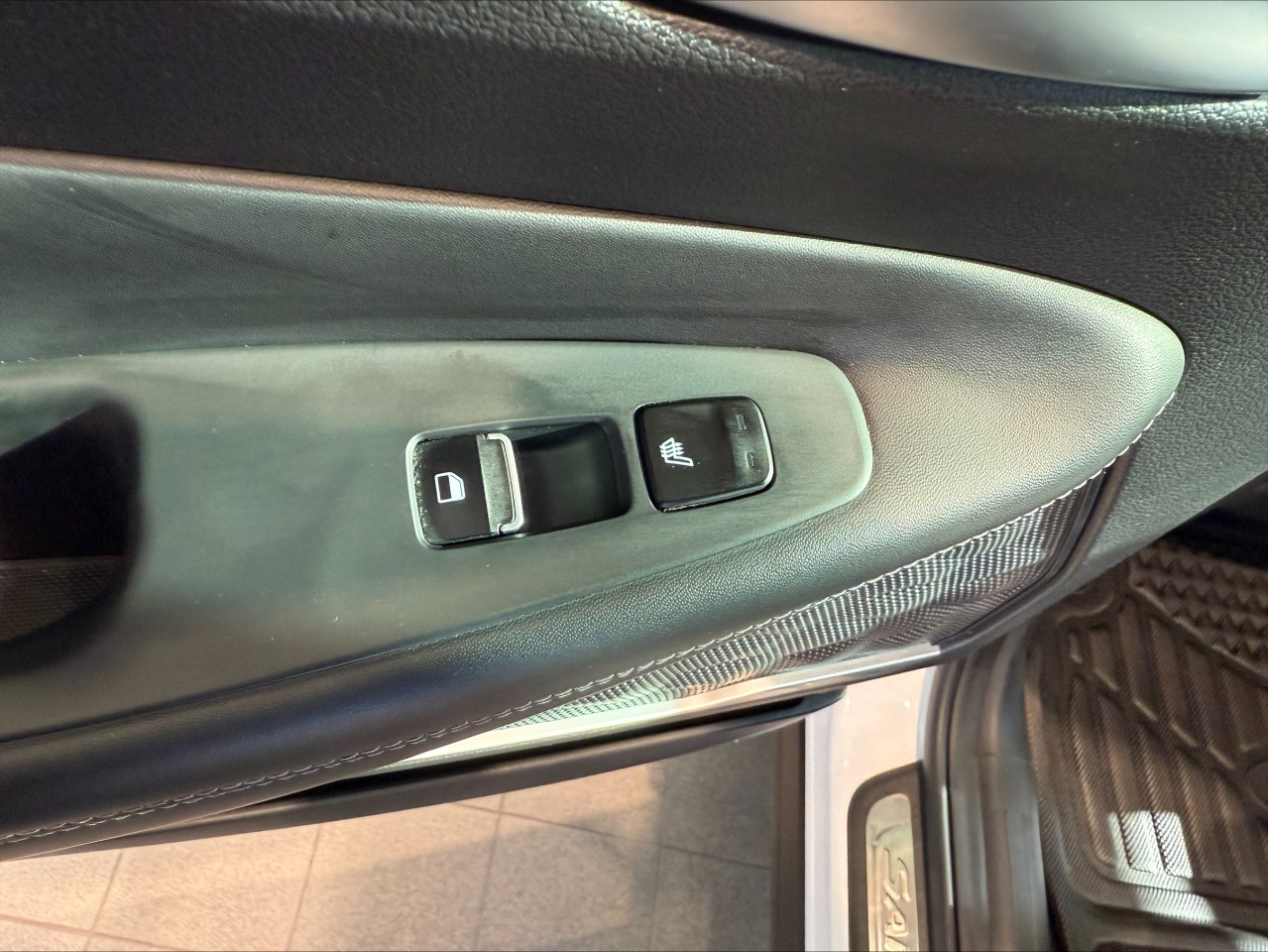 2022 Hyundai Santa Fe - Image 20