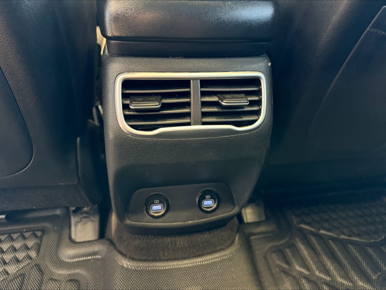 2022 Hyundai Santa Fe - Image 21