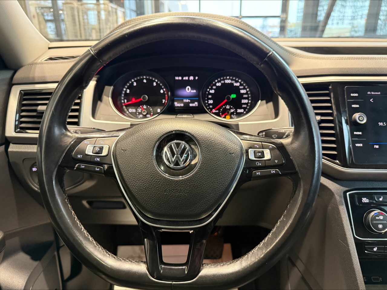 2018 Volkswagen Atlas - Image 16