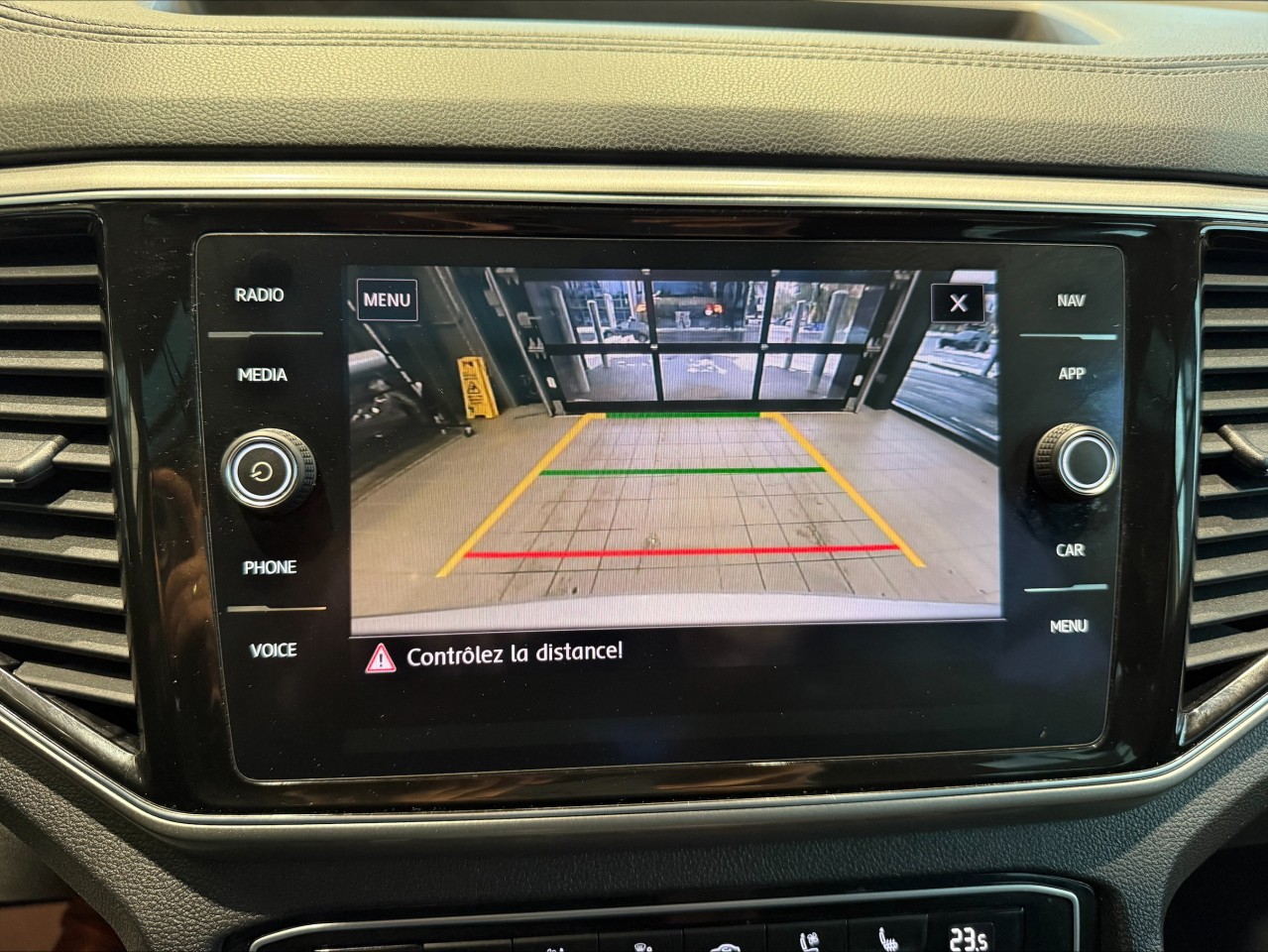 2018 Volkswagen Atlas - Image 21