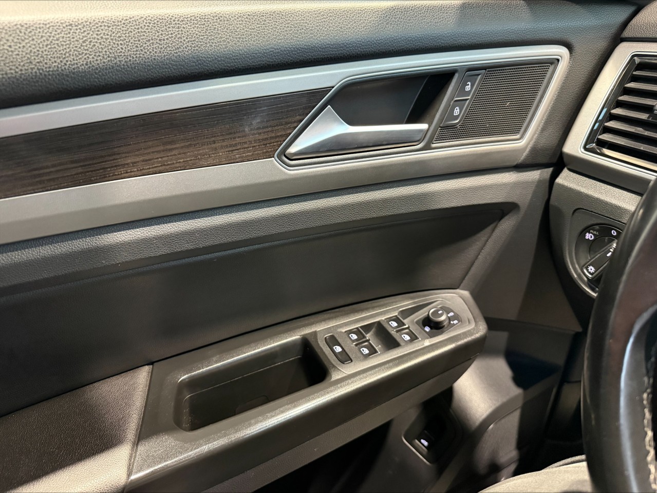 2018 Volkswagen Atlas - Image 23