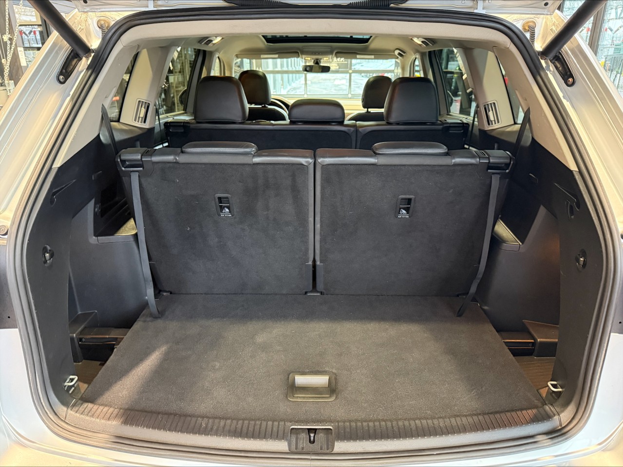 2018 Volkswagen Atlas - Image 28