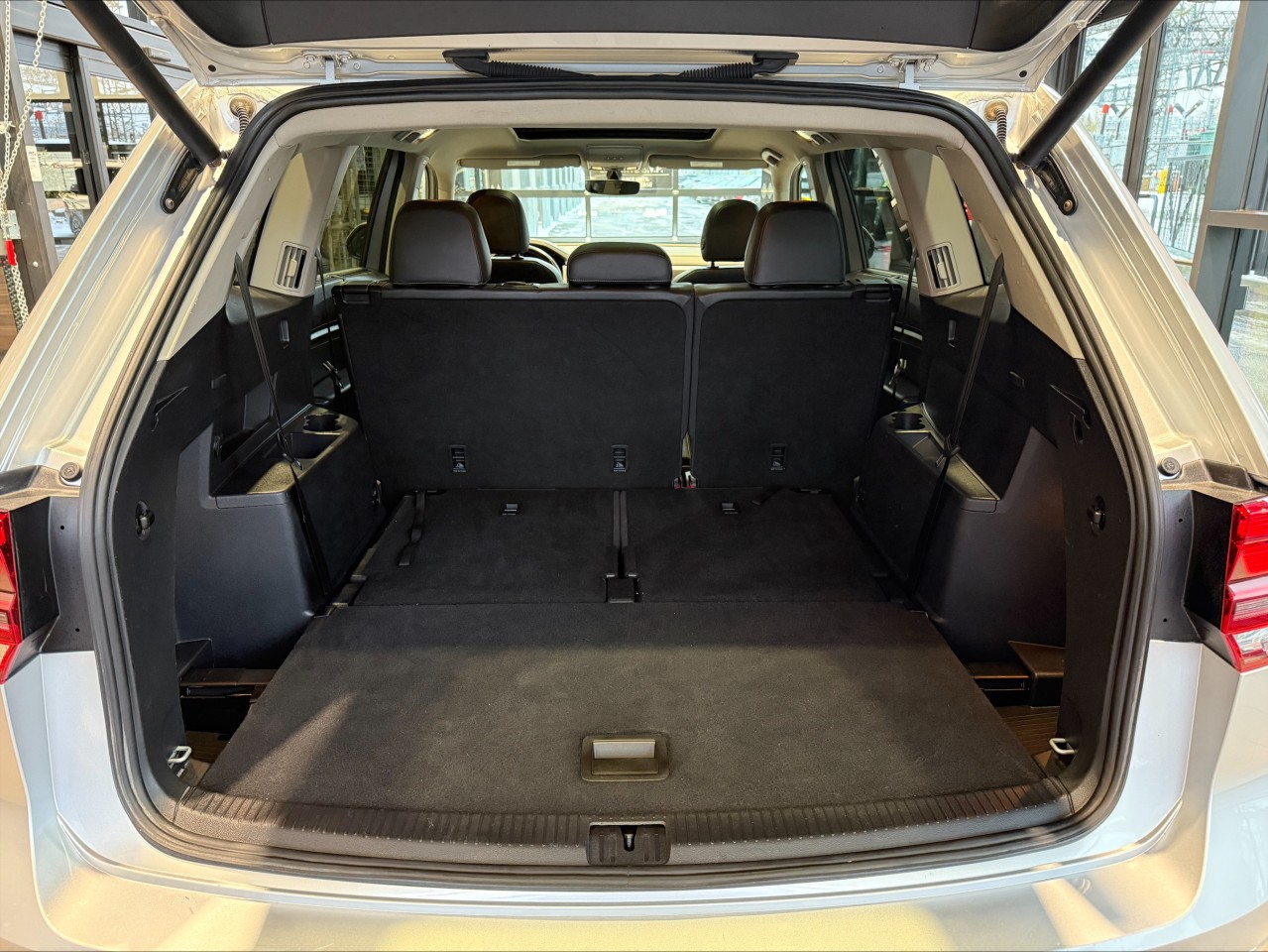 2018 Volkswagen Atlas - Image 29